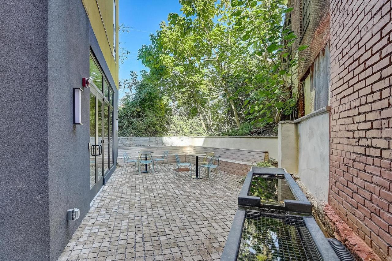 Апартаменты Frontdesk The Glenwood Apts Brewerytown Филадельфия Экстерьер фото